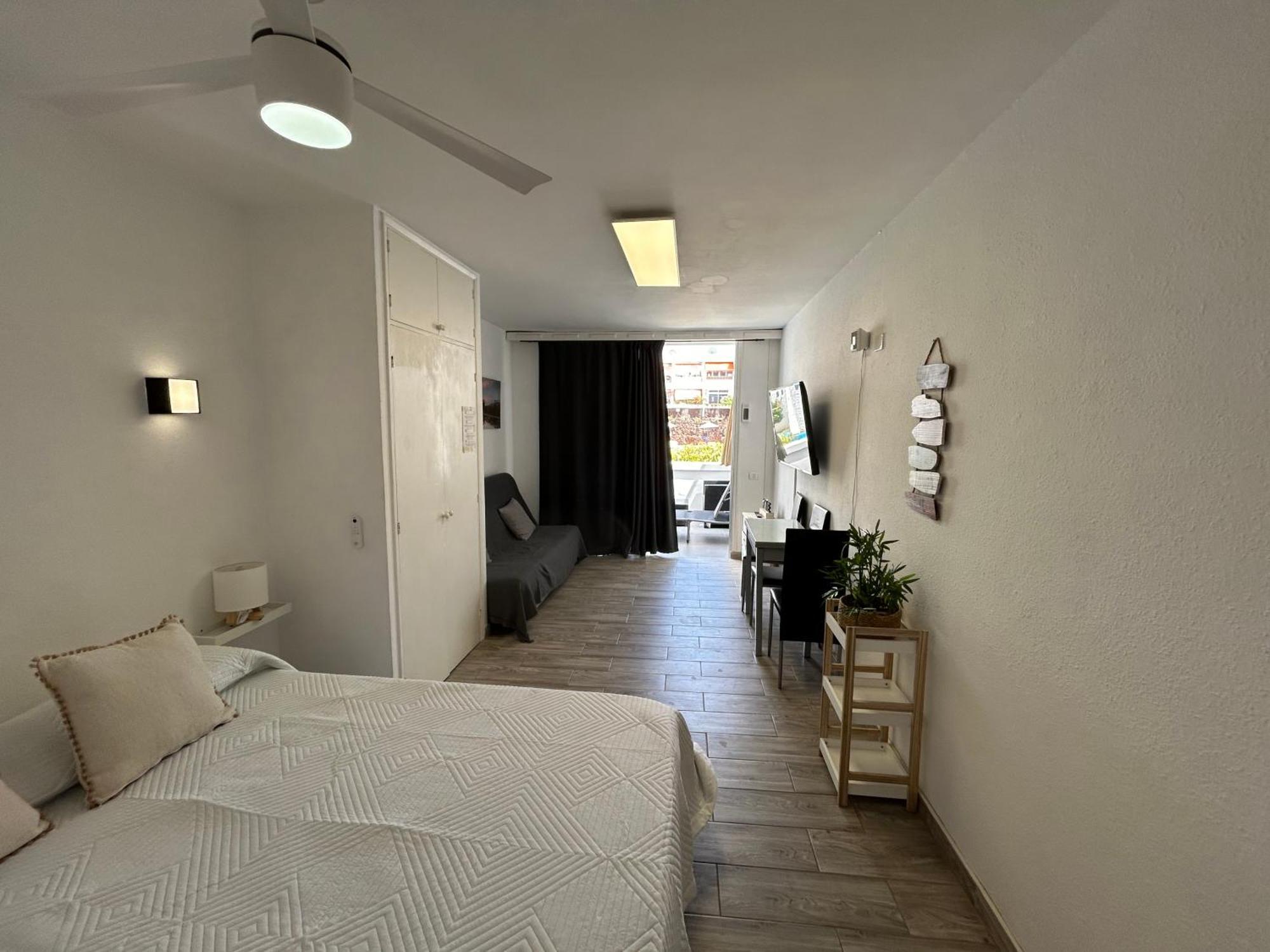 ארונה Sunny Apt With Terrace Coastal Area South Arona מראה חיצוני תמונה