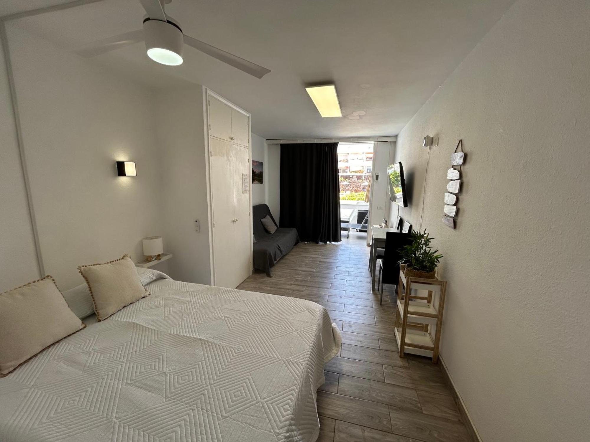 ארונה Sunny Apt With Terrace Coastal Area South Arona מראה חיצוני תמונה