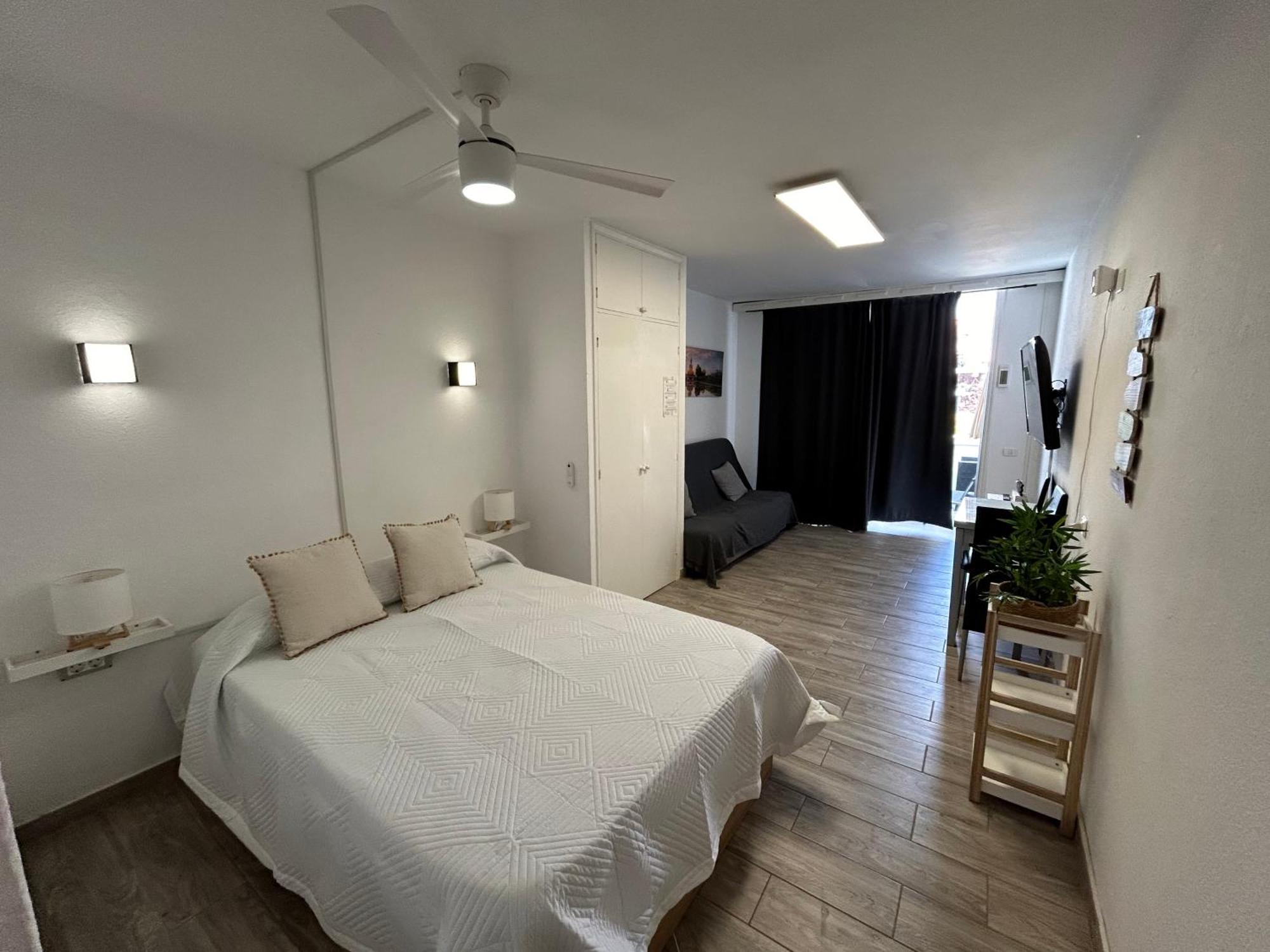 ארונה Sunny Apt With Terrace Coastal Area South Arona מראה חיצוני תמונה